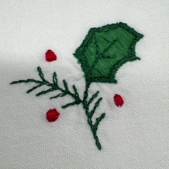 Vintage Christmas Linen Tablecloth and 8 Napkins Wreaths Holly 80 x 60 in *read* - Picture 5 of 9